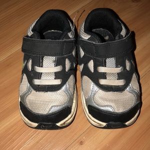 Nike Boys Tennis Shoes ** BUNDLE TO SAVE-**